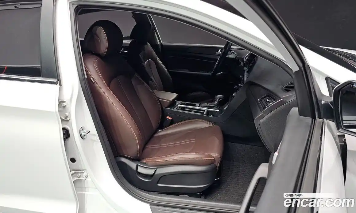 Hyundai Sonata 2016 2.0 гидро в Москве № 854703, фото 10
