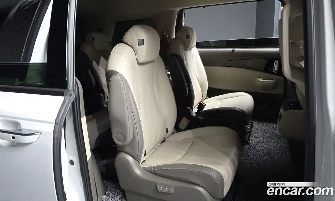 Kia Canival 2023 3.5 Автомат в Москве № 855198, фото 12