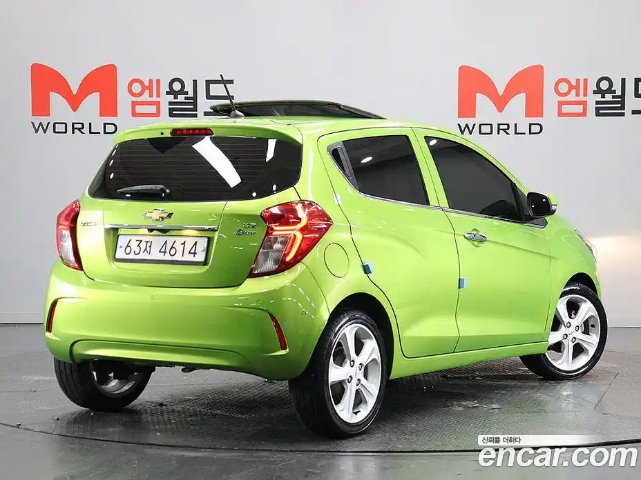 Chevrolet Spark 2015 1.0 Автомат в Москве № 857977, фото 2