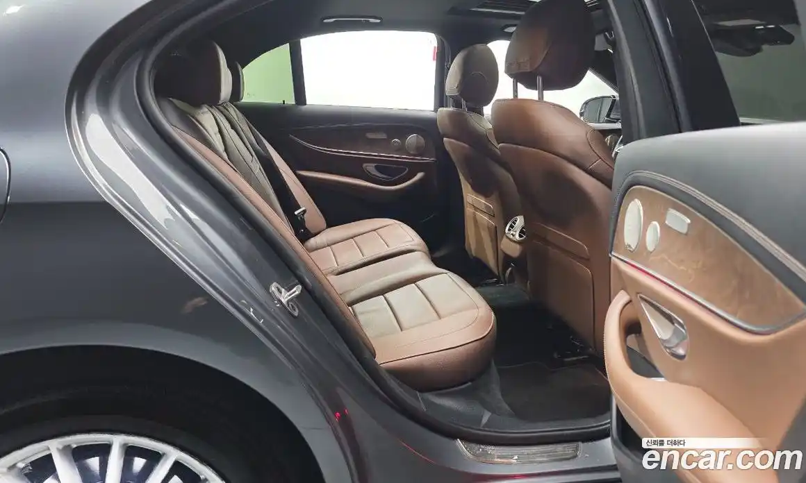 Mercedes-Benz E-Class 2023 1.9 Автомат в Москве № 893424, фото 12