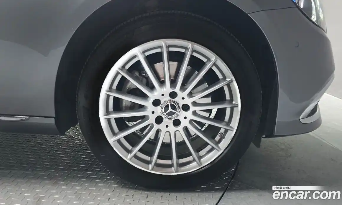 Mercedes-Benz E-Class 2023 1.9 Автомат в Москве № 893424, фото 5