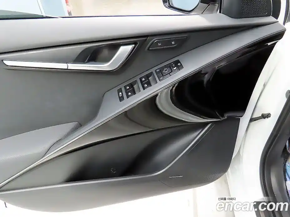 Kia Niro 2022 1.6 Автомат в Москве № 855783, фото 14