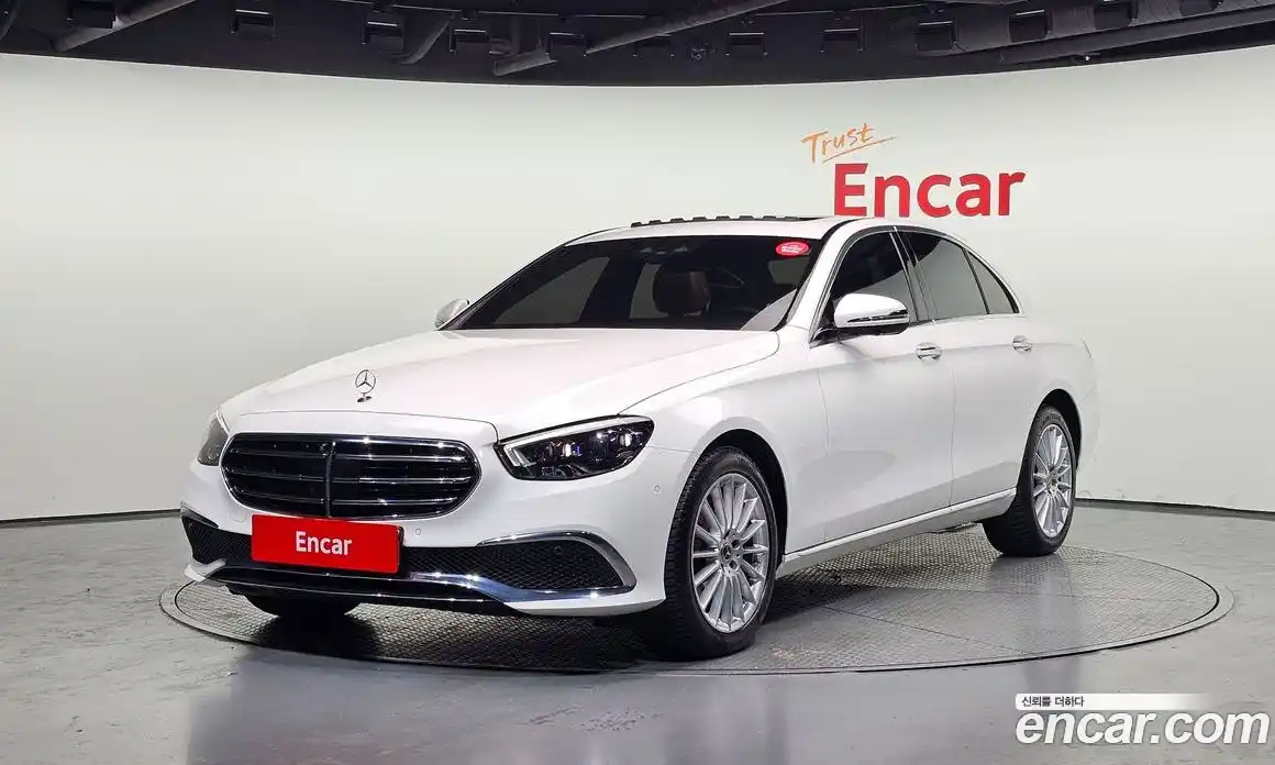 Mercedes-Benz E-Class 2023 2.0 Автомат в Москве № 859347, фото 1