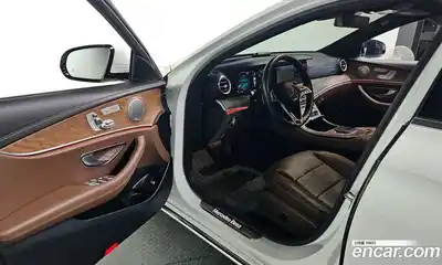 Mercedes-Benz E-Class 2023 2.0 Автомат в Москве № 859347, миниатюра 11