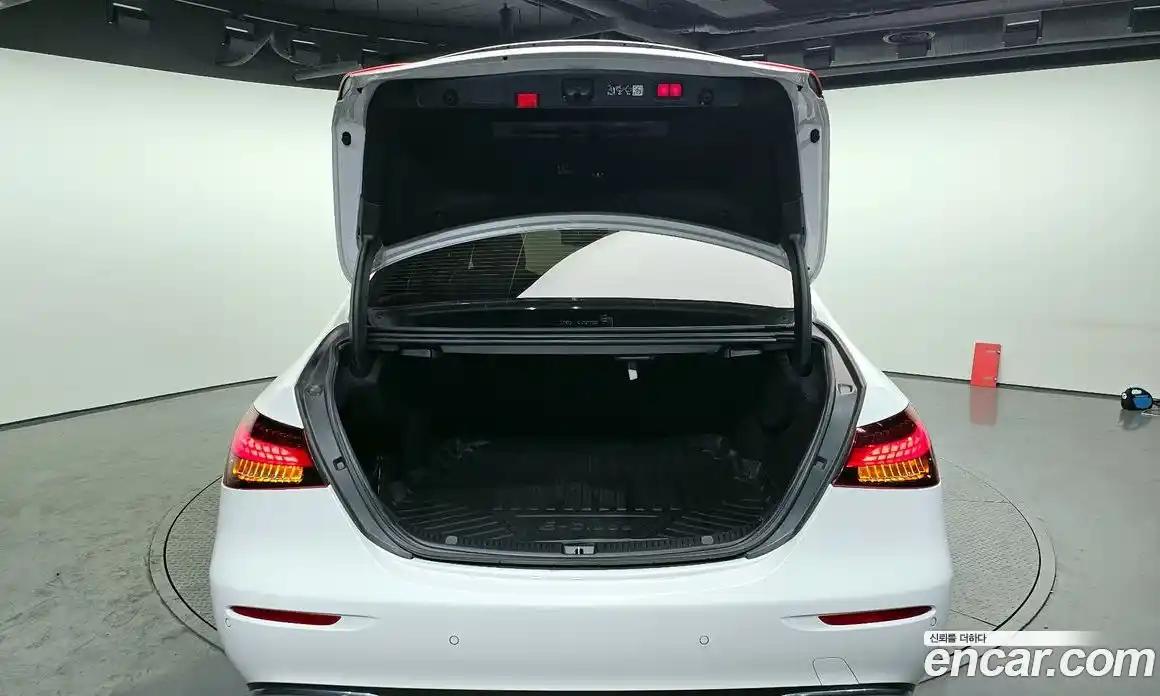 Mercedes-Benz E-Class 2023 2.0 Автомат в Москве № 859347, фото 20