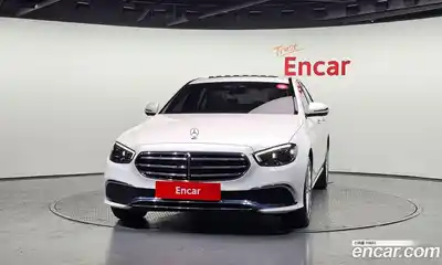 Mercedes-Benz E-Class 2023 2.0 Автомат в Москве № 859347, миниатюра 3