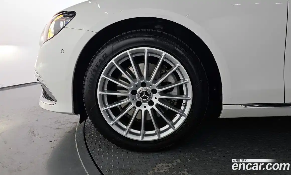 Mercedes-Benz E-Class 2023 2.0 Автомат в Москве № 859347, фото 5