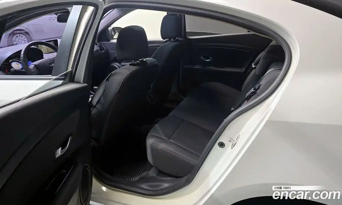 Renault SM3 2014 1.6 гидро в Москве № 885734, фото 11