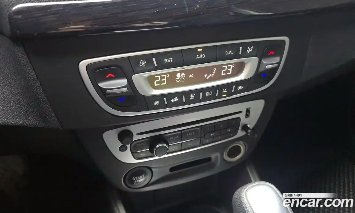 Renault SM3 2014 1.6 гидро в Москве № 885734, фото 18