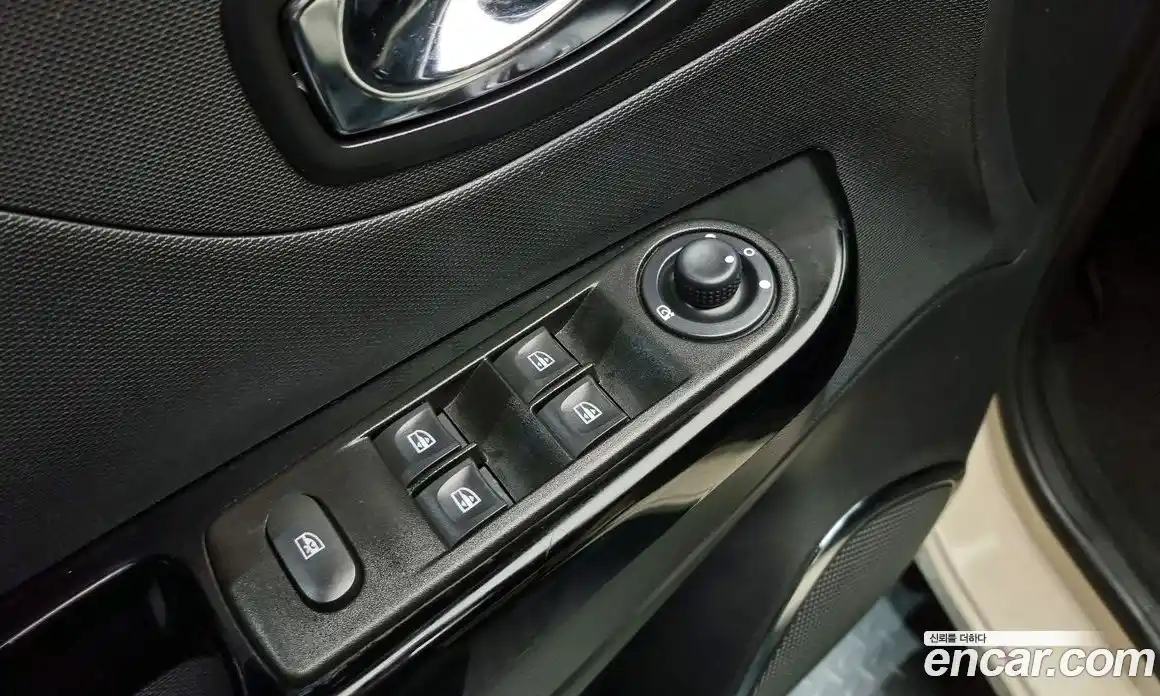 Renault QM3 2015 1.5 Автомат в Москве № 885757, фото 17