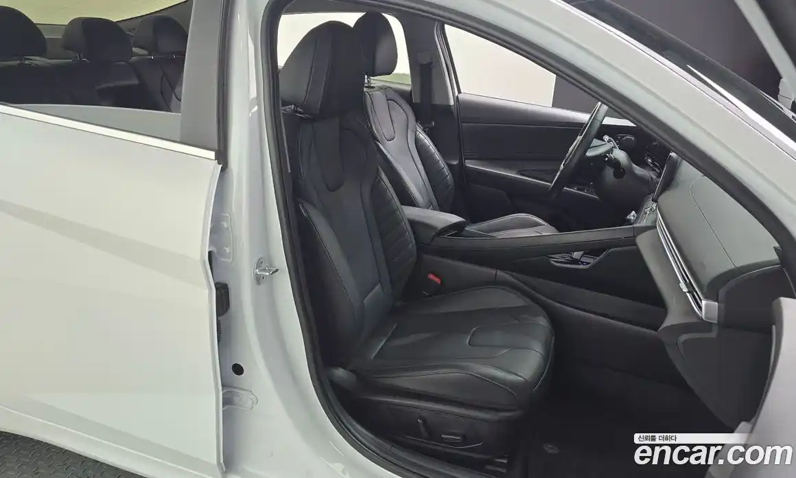 Hyundai Avante 2023 1.6 Автомат в Москве № 886559, фото 12