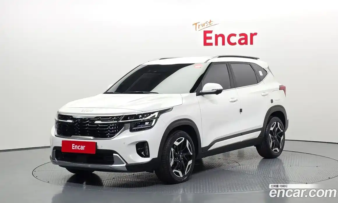 Kia Seltos 2023 1.6 Автомат в Москве № 887318, фото 1