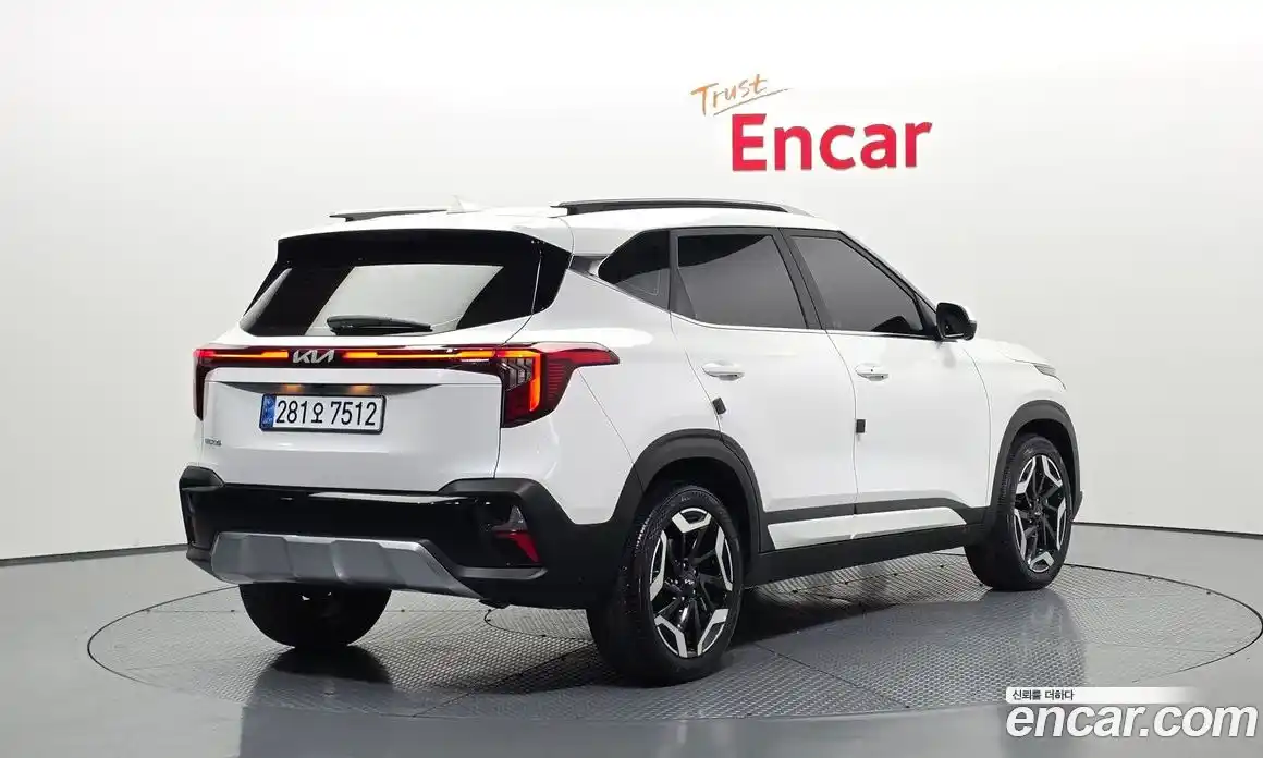 Kia Seltos 2023 1.6 Автомат в Москве № 887318, фото 2