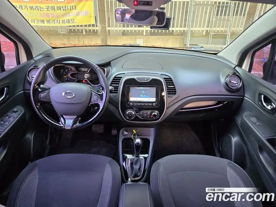 Renault QM3 2015 1.5 Автомат в Москве № 887715, фото 9