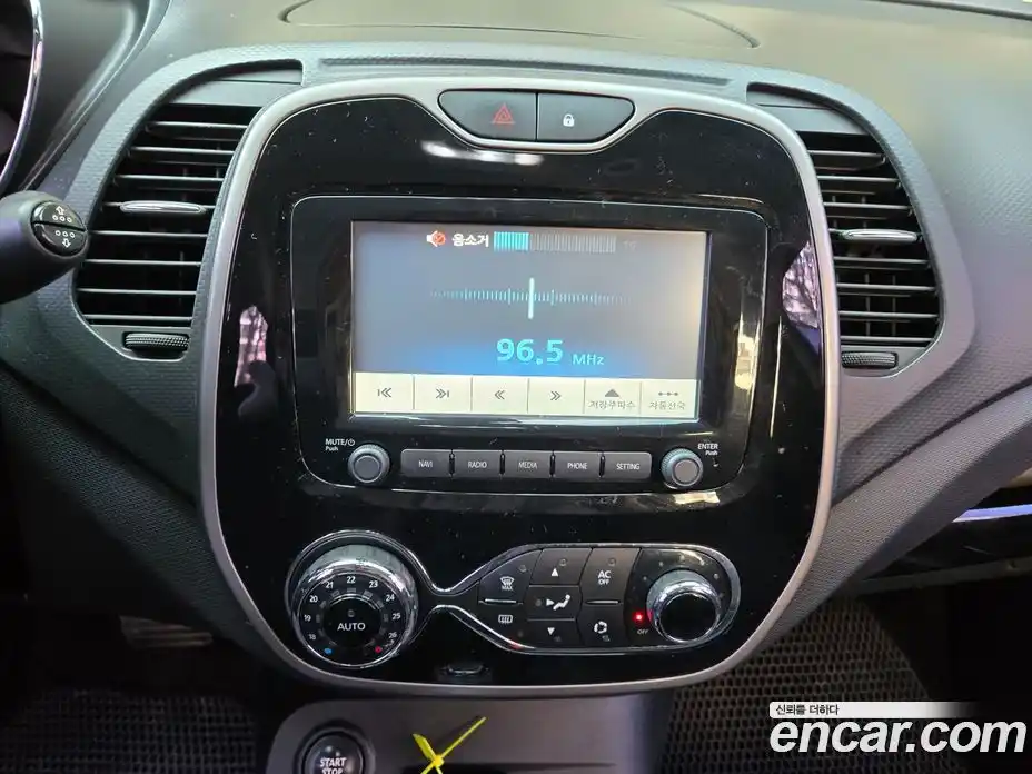 Renault QM3 2015 1.5 Автомат в Москве № 887715, фото 10