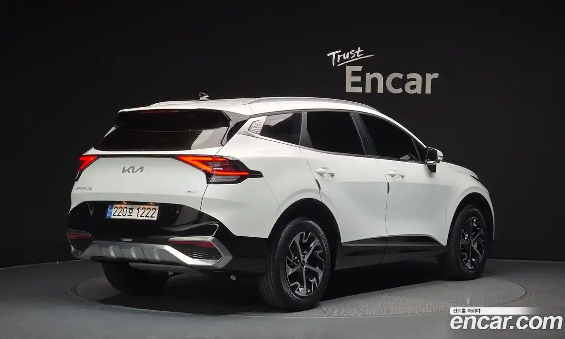 Kia Sportage 2023 1.6 Автомат в Москве № 888126, фото 2