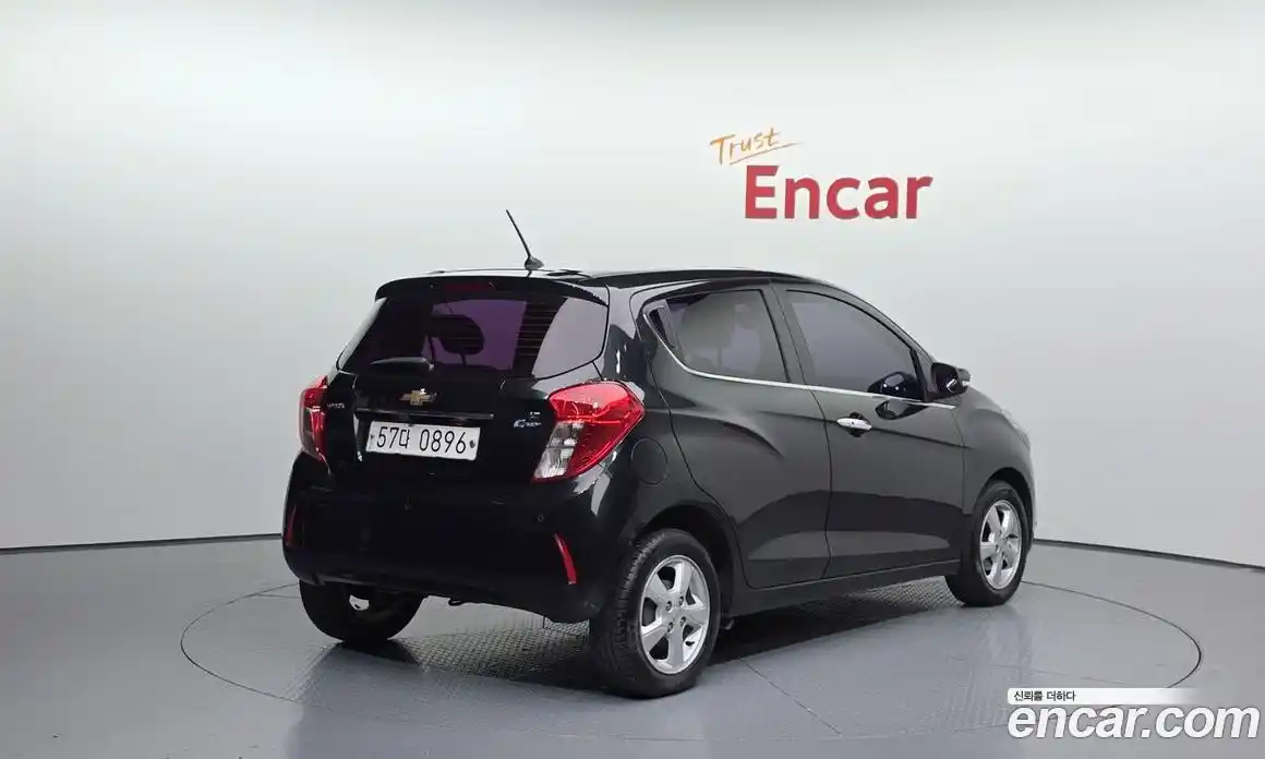 Chevrolet Spark 2015 1.0 гидро в Москве, фото 2