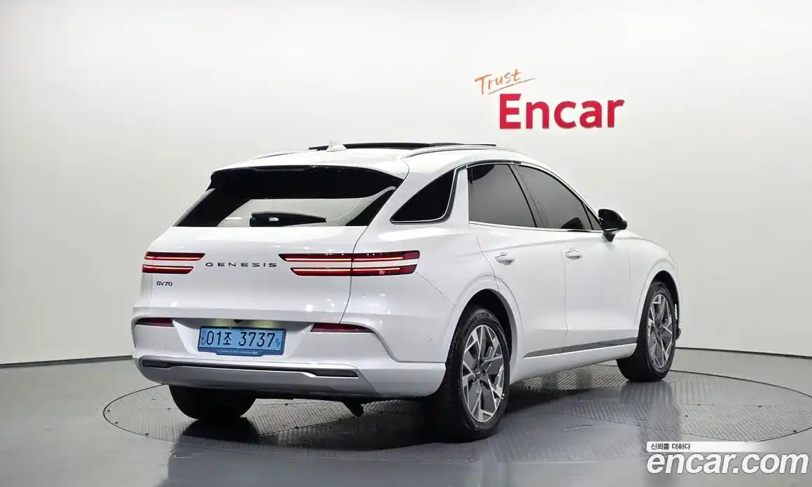 Genesis GV70 2022 0.1 Автомат в Москве № 855945, фото 2