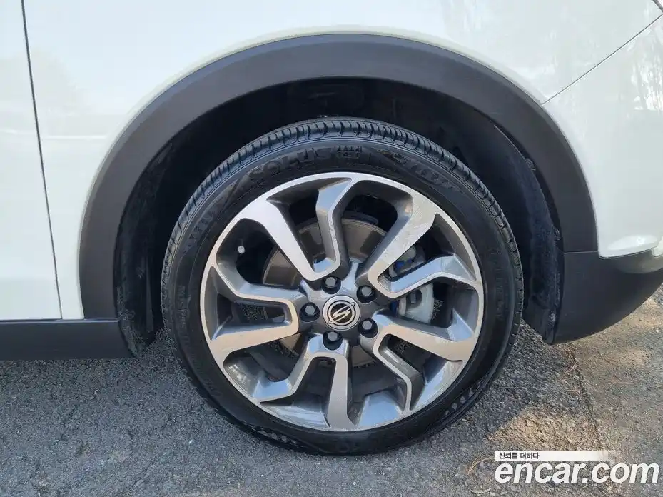 SsangYong TIBOLI 2015 1.6 Автомат в Москве № 857085, фото 9