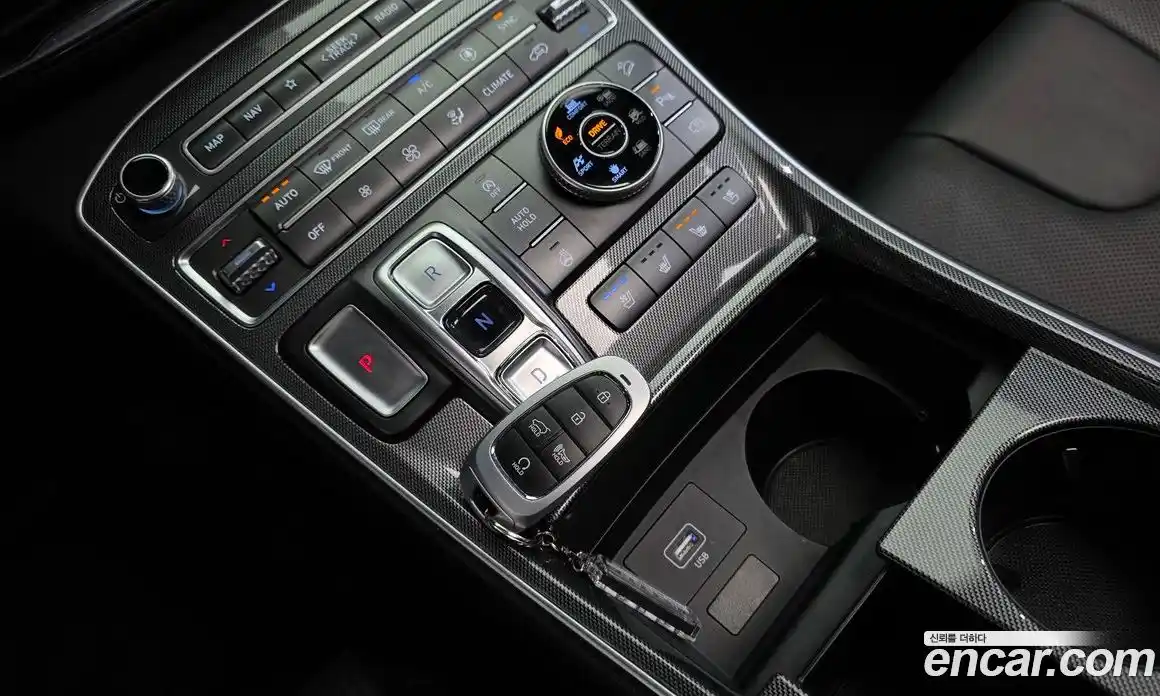 Hyundai Santa Fe 2023 2.2 Автомат в Москве № 886724, фото 9