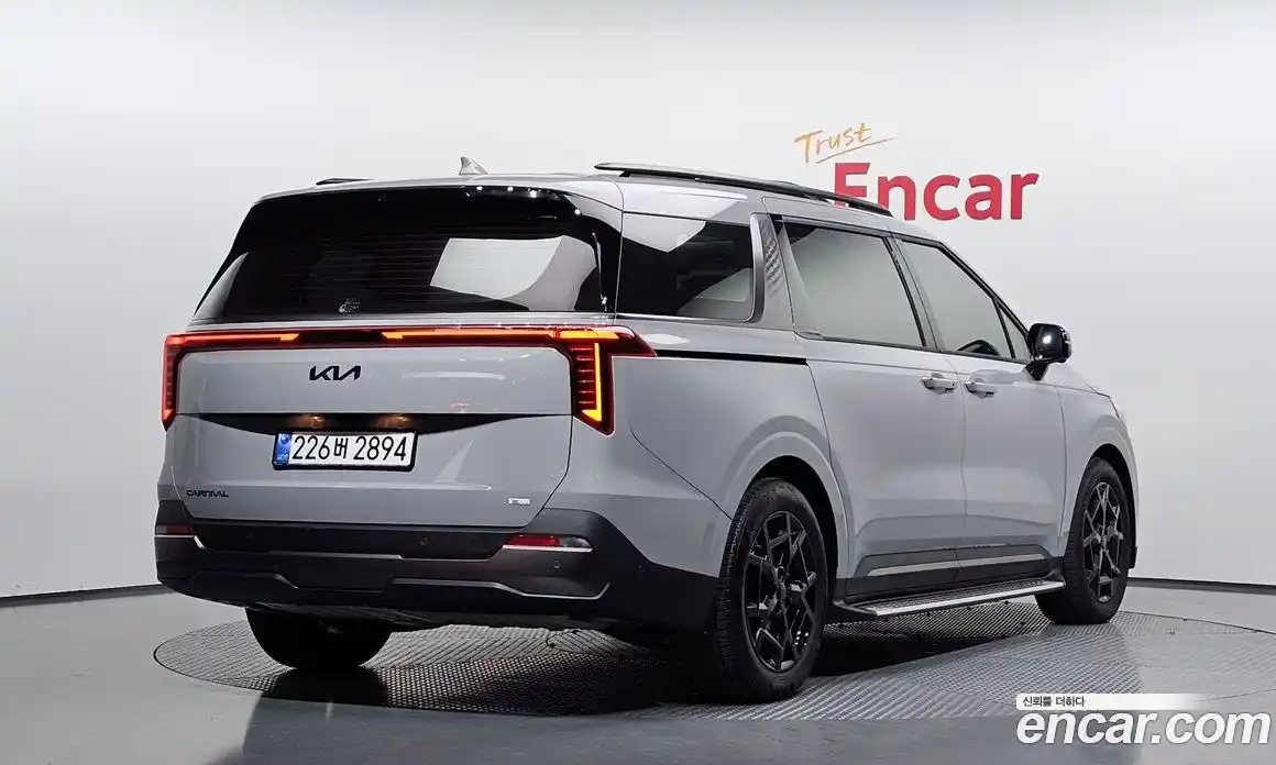 Kia Canival 2025 3.5 Автомат в Москве № 887296, фото 2