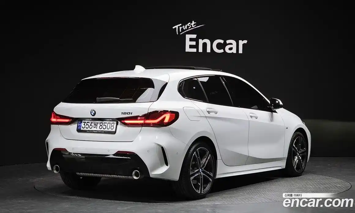 BMW 1-Series 2024 2.0 Автомат в Москве № 888969, фото 2