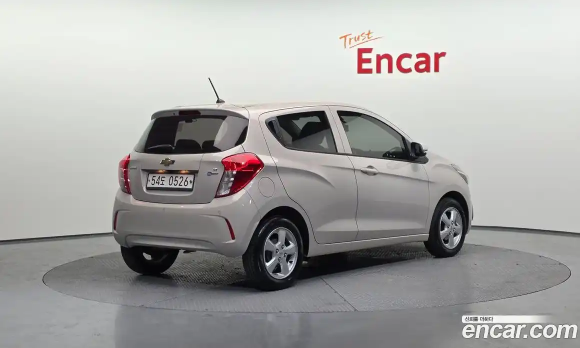 Chevrolet Spark 2016 1.0 гидро в Москве, фото 2