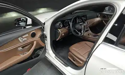 Mercedes-Benz E-Class 2022 2.0 Автомат в Москве № 892880, миниатюра 11