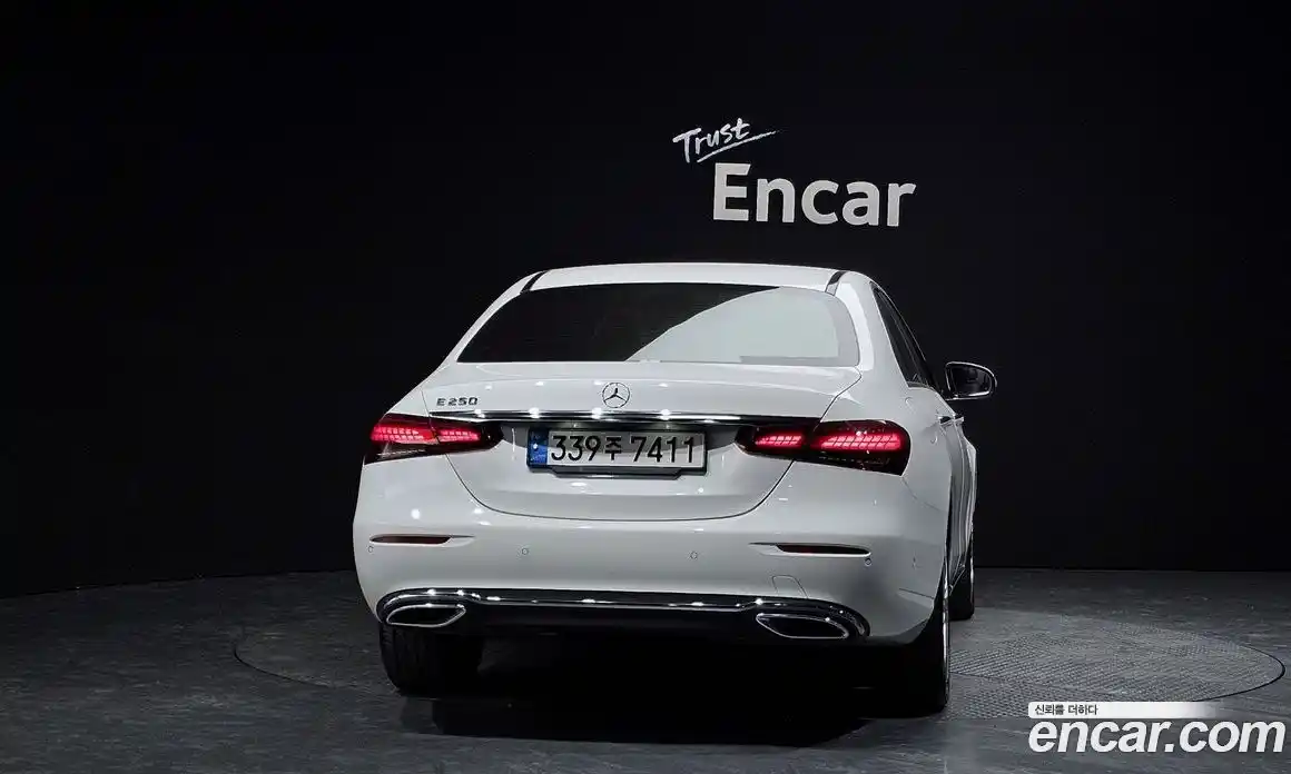 Mercedes-Benz E-Class 2022 2.0 Автомат в Москве № 892880, фото 4