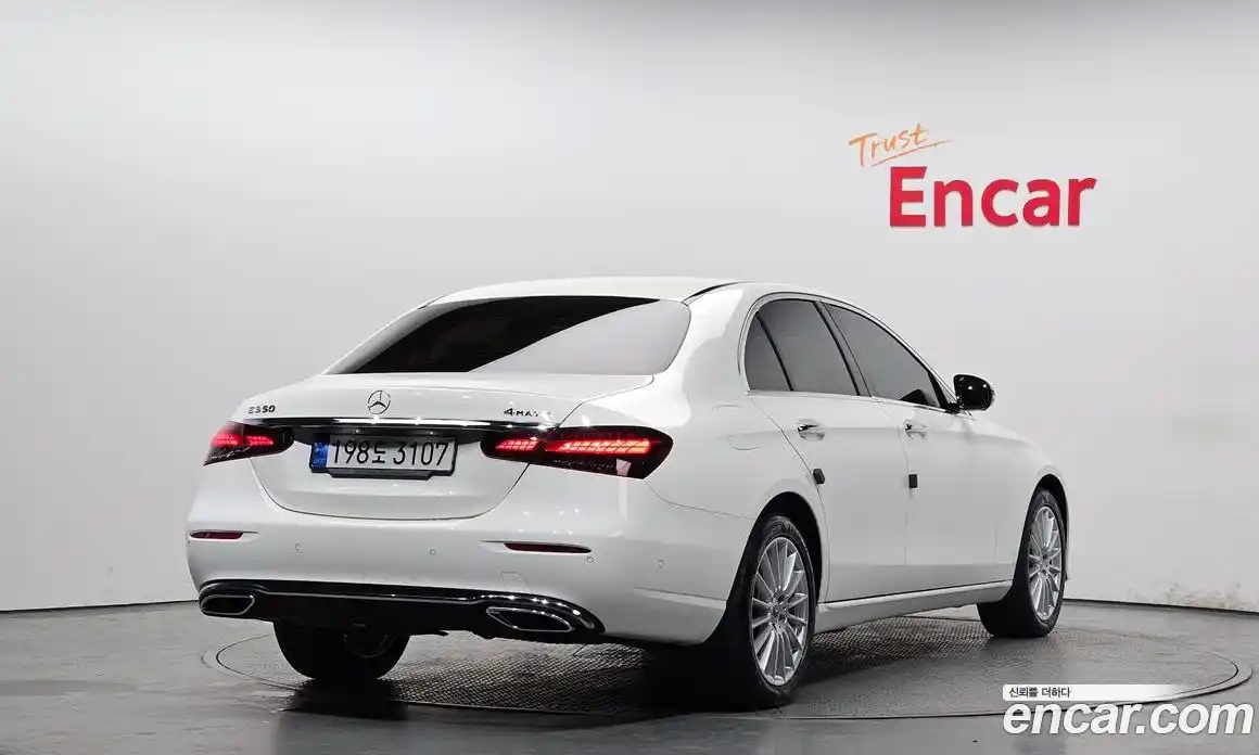 Mercedes-Benz E-Class 2022 2.0 Автомат в Москве № 892922, фото 2