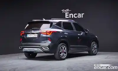 Kia Seltos 2020 1.6 гидро в Москве № 115459, миниатюра 2