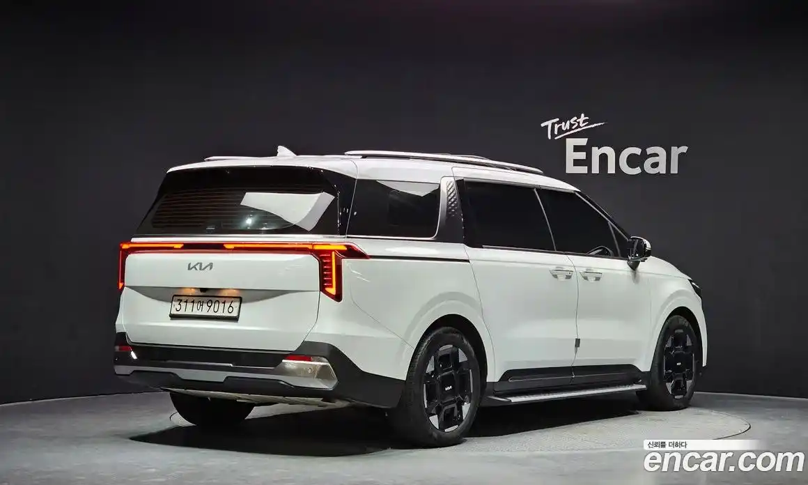 Kia Canival 2023 2.2 Автомат в Москве № 122712, фото 2