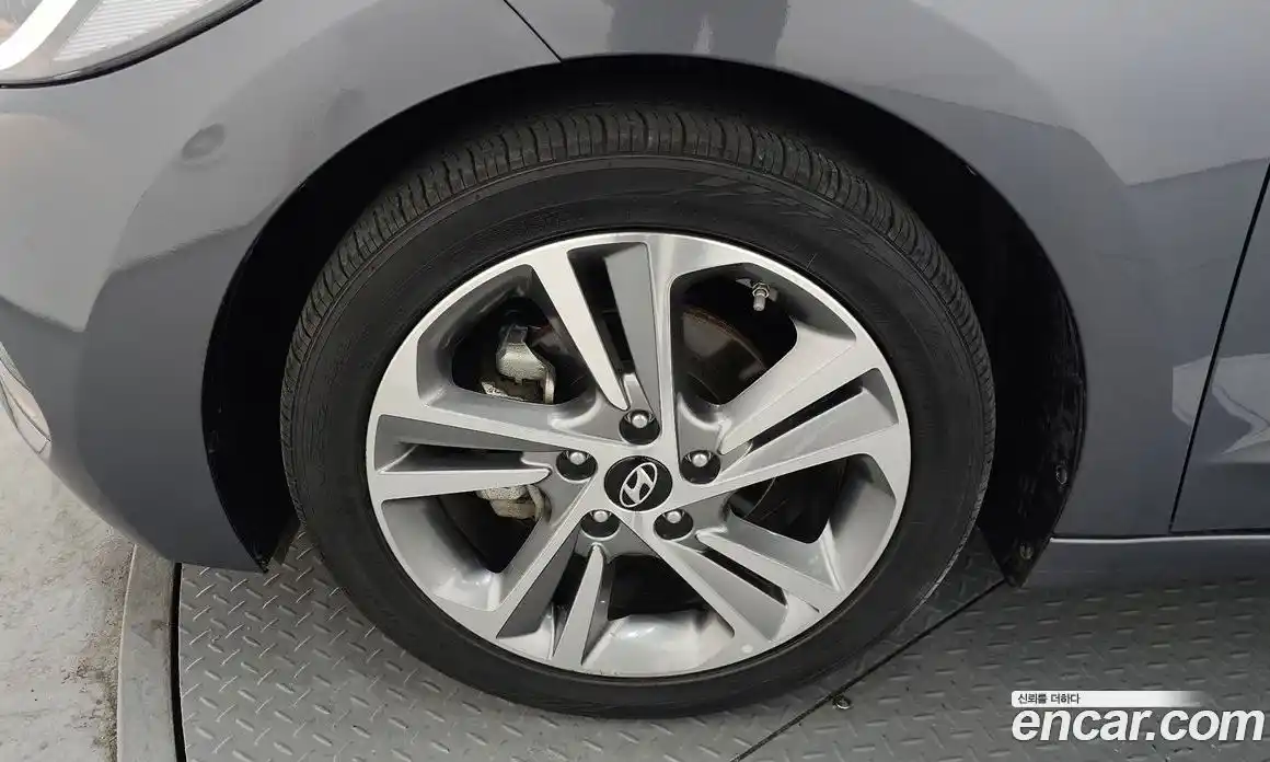 Hyundai Avante 2018 1.6 гидро в Москве № 854411, фото 5