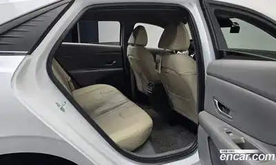 Hyundai Avante 2022 1.6 Автомат в Москве № 854670, миниатюра 11