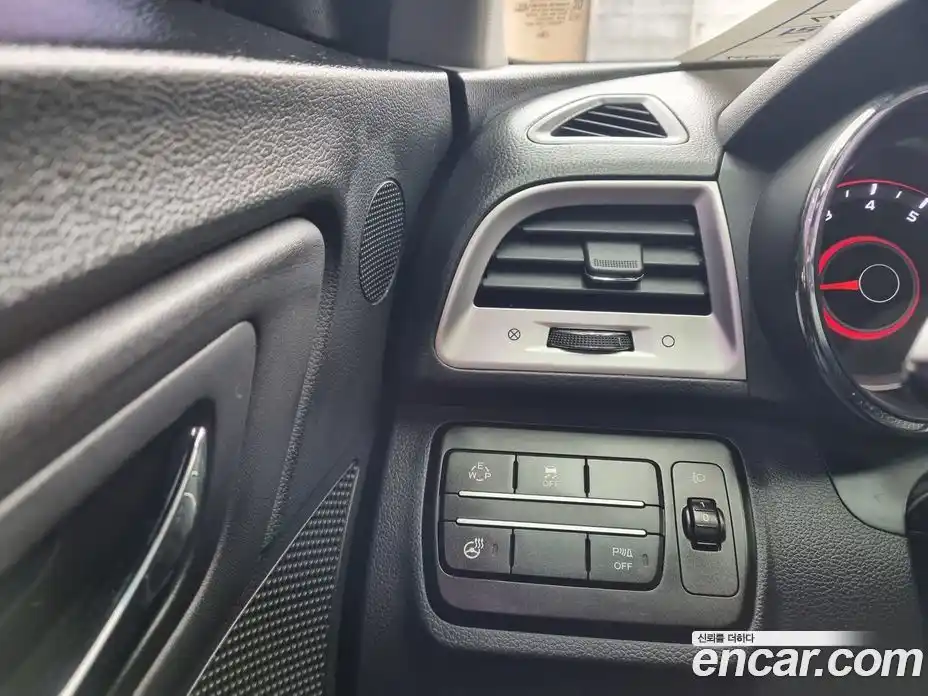 SsangYong TIBOLI 2015 1.6 Автомат в Москве № 889644, фото 13