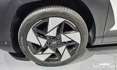 Hyundai Kona 2023 1.6 Автомат в Москве № 854280, миниатюра 5