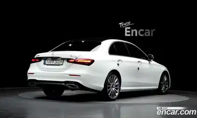 Mercedes-Benz E-Class 2022 2.0 Автомат в Москве № 859448, миниатюра 2