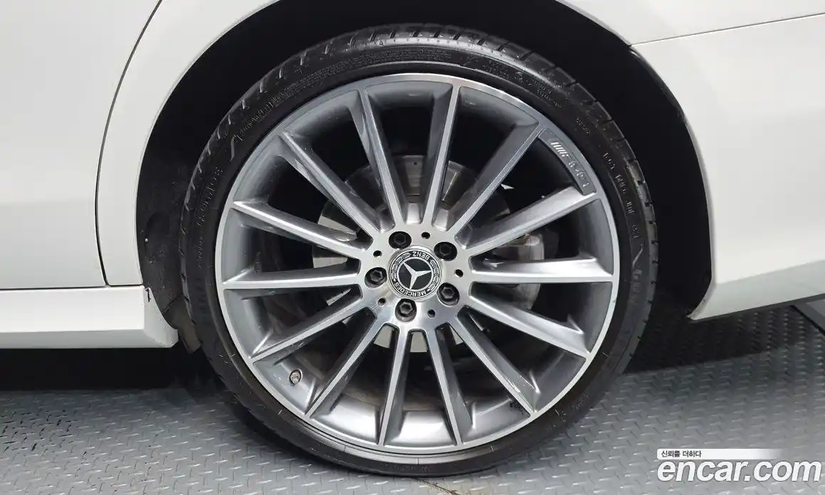 Mercedes-Benz E-Class 2022 2.0 Автомат в Москве № 859448, фото 5