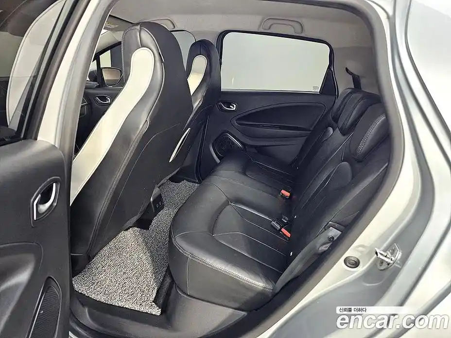 Renault Zoe 2021 Автомат в Москве № 887687, фото 15