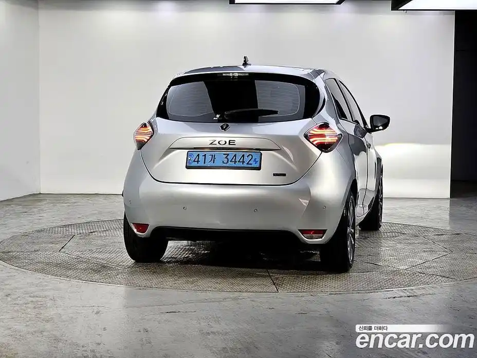 Renault Zoe 2021 Автомат в Москве № 887687, фото 4