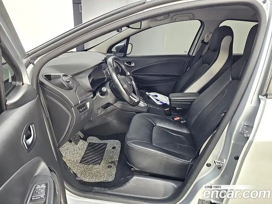 Renault Zoe 2021 Автомат в Москве № 887687, фото 10