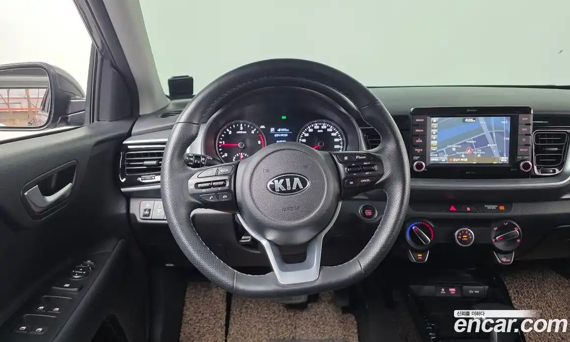 Kia Stonic 2018 1.6 Автомат в Москве № 888062, фото 13