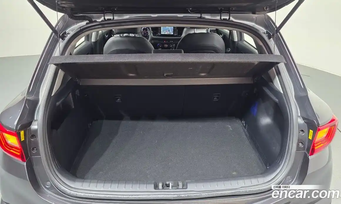 Kia Stonic 2018 1.6 Автомат в Москве № 888062, фото 20