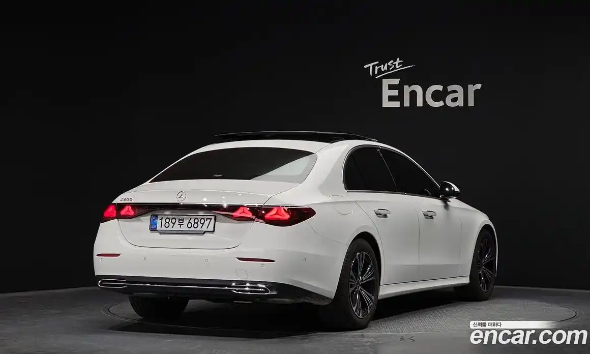 Mercedes-Benz E-Class 2025 2.0 Автомат в Москве № 892513, фото 2