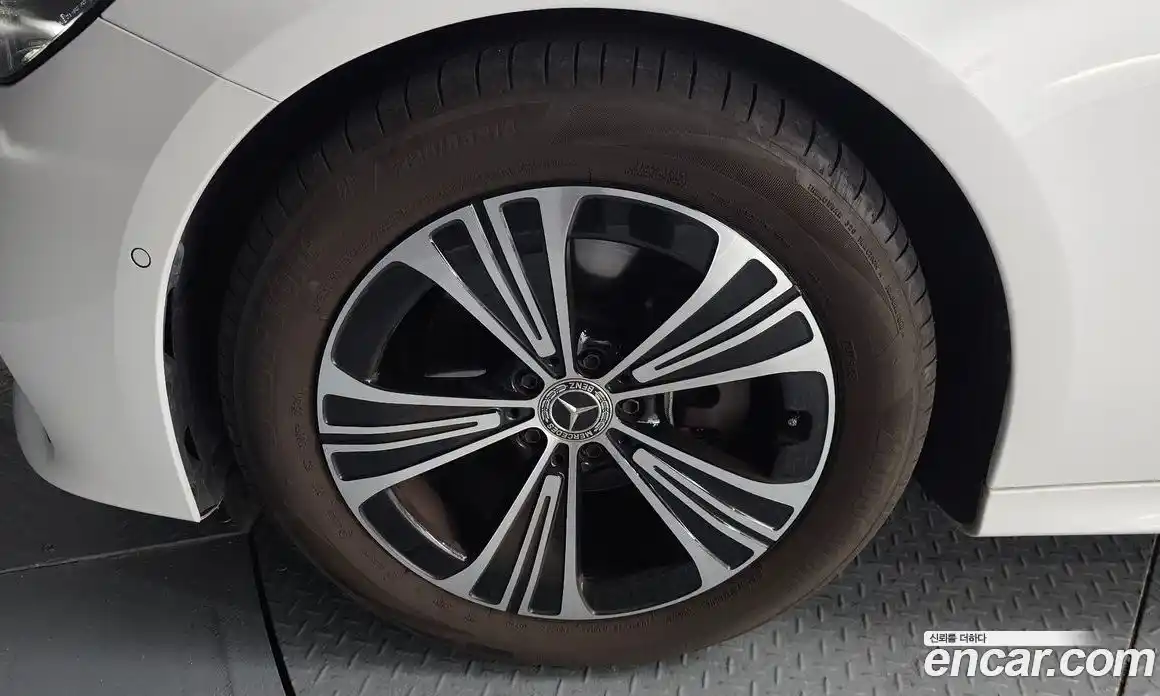 Mercedes-Benz E-Class 2025 2.0 Автомат в Москве № 892513, фото 5