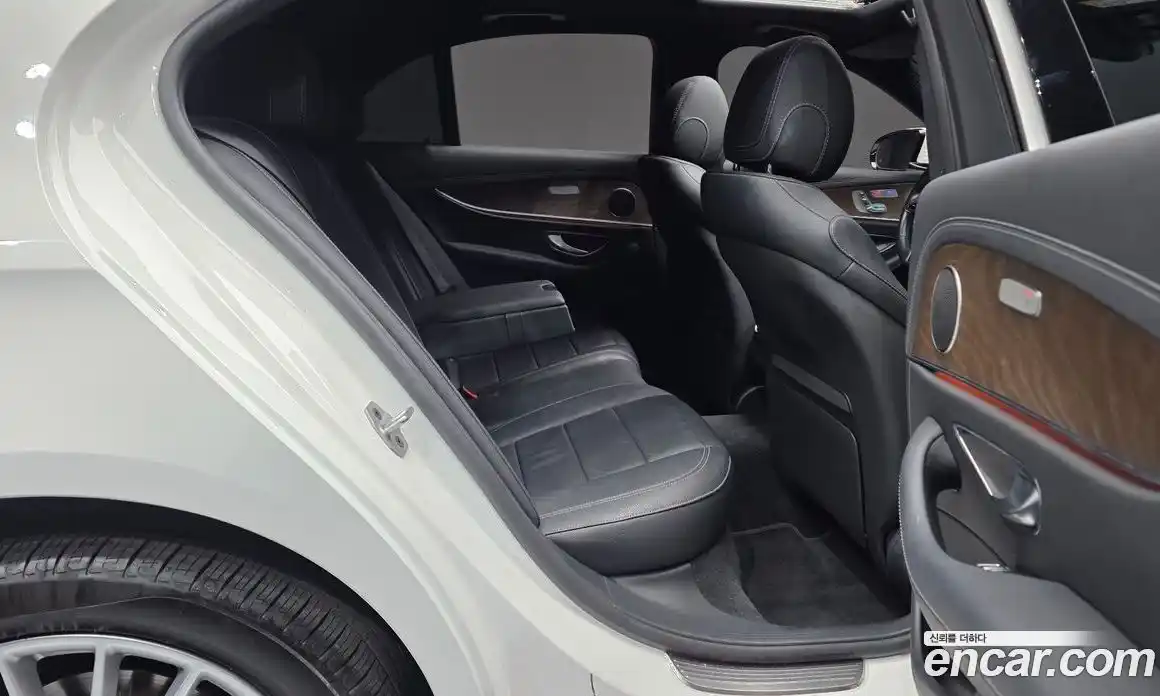 Mercedes-Benz E-Class 2021 1.9 Автомат в Москве № 893275, фото 12