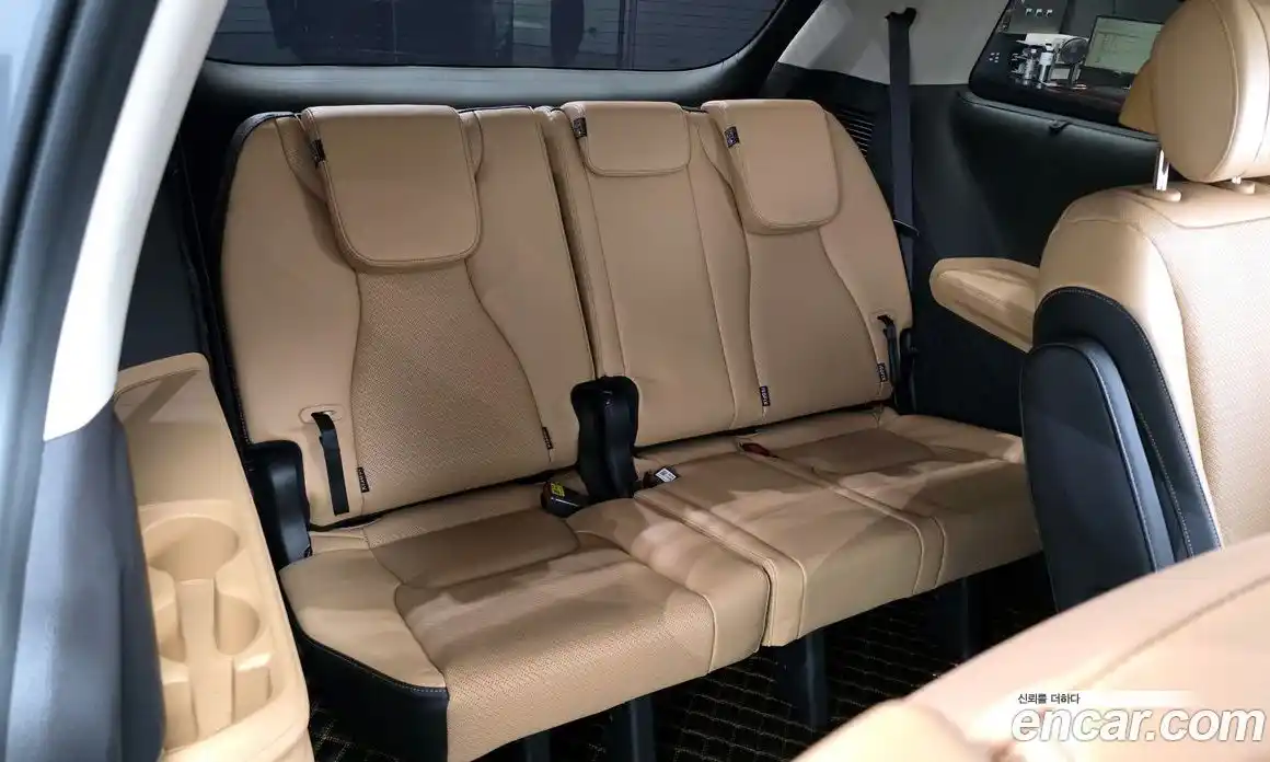 Kia Canival 2023 3.5 Автомат в Москве № 855569, фото 13