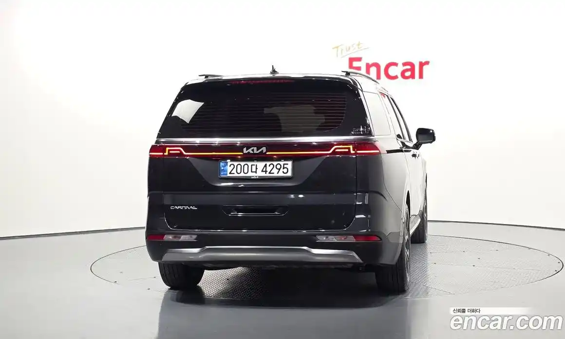 Kia Canival 2023 3.5 Автомат в Москве № 855569, фото 4