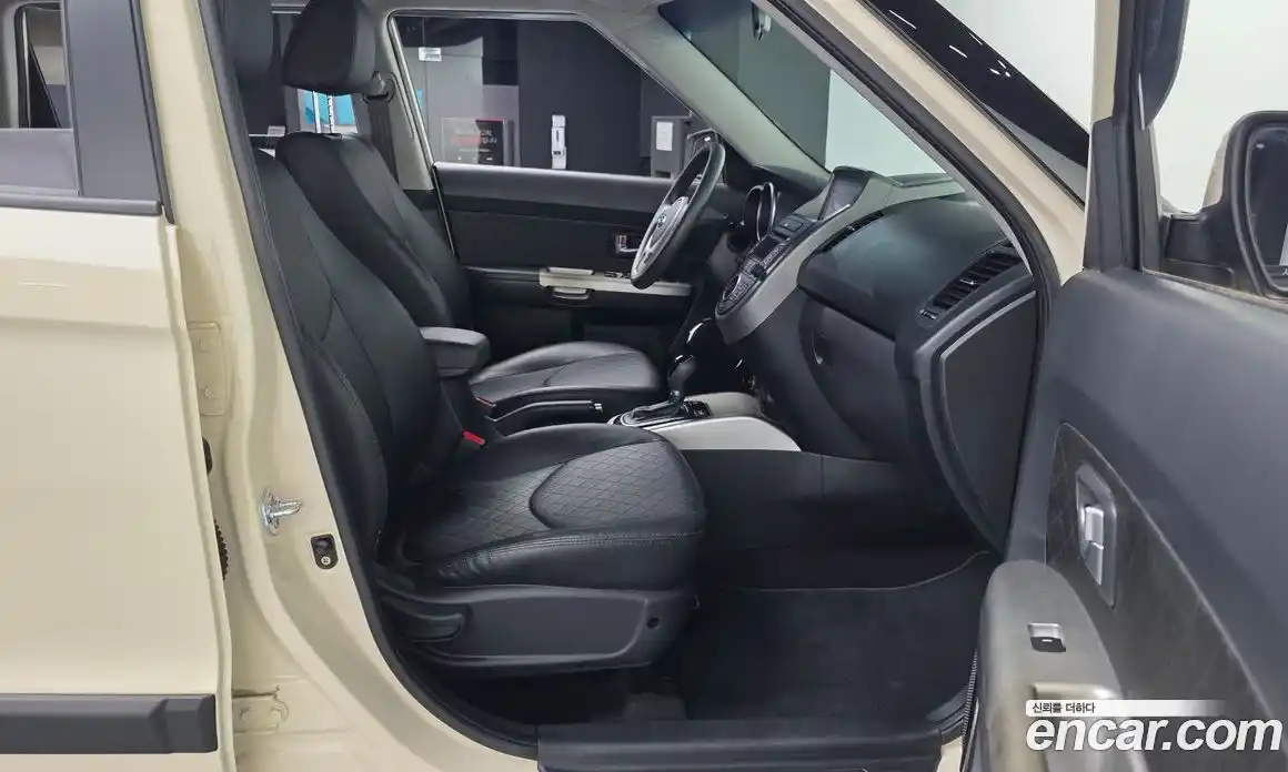 Kia Soul 2012 1.6 Автомат в Москве № 887231, фото 11