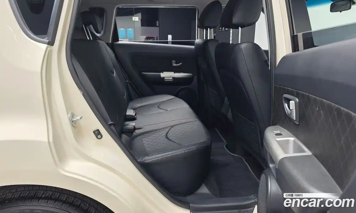 Kia Soul 2012 1.6 Автомат в Москве № 887231, фото 12